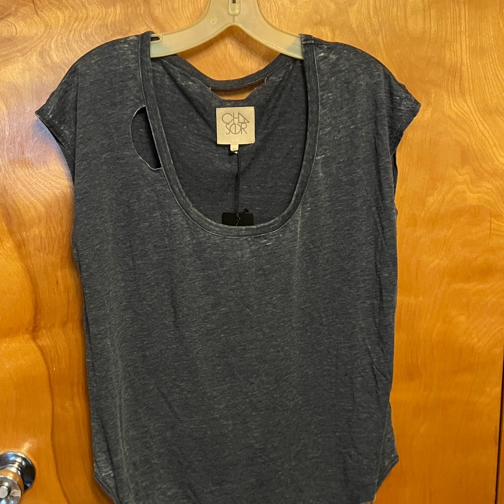 CHASER CHA SOR Dark Gray Short Sleeve Tee. Size Medium. Distressed. NWT